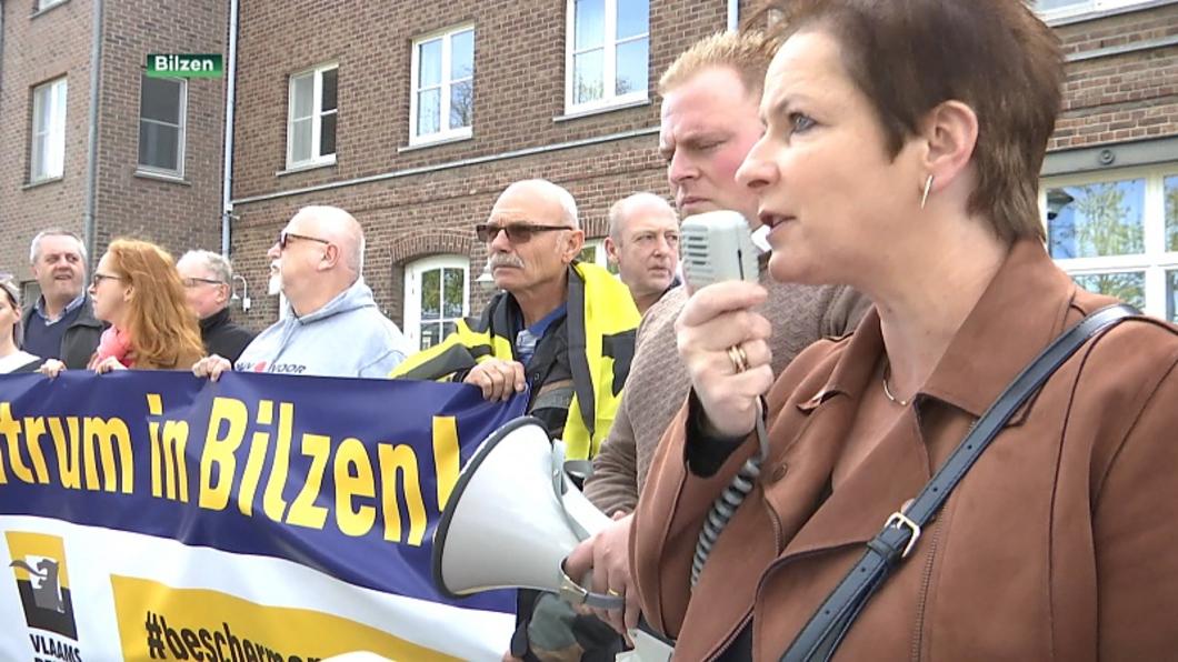  Vlaams  Belang  voert actie tegen komst asielcentrum in 