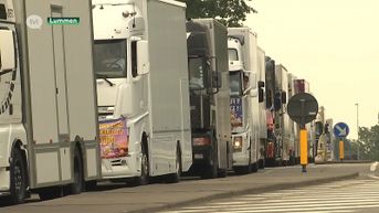 Foorkramers houden protestmars met 100 wagens door Limburg