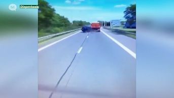Auto over de kop na botsing met vrachtwagen op E313