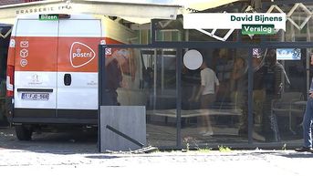 Bestelwagen zonder bestuurder rijdt in op Bilzers terras