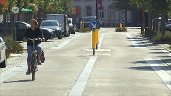 Peer gaat extra controleren in fietsstraat omdat chauffeurs inhaalverbod negeren