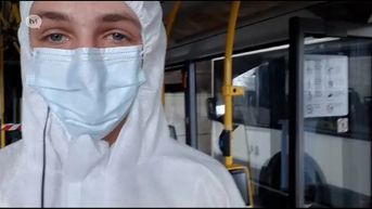 Gesprek: Sam poetst bussen van De Lijn