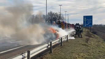 Auto brandt uit op E313 in Tongeren