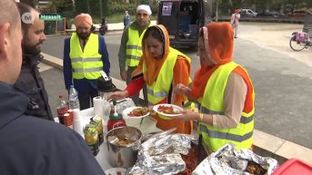 Sikhs delen warme maaltijden uit in Hasselt