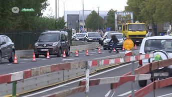 Kapot wegdek zorgt voor extra verkeershinder aan werken kruispunt Grote Ring in Hasselt