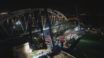 Westelijke spoorbrug Kuringen afgebroken, fietsbrug over Albertkanaal geplaatst