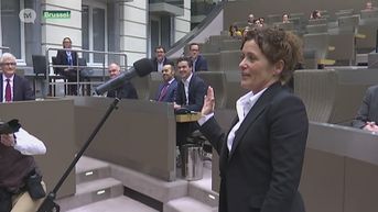 Lydia Peeters en Laurence Libert leggen de eed af in Vlaams parlement