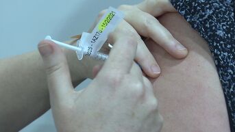 België volgt buurlanden niet en blijft met AstraZeneca vaccineren