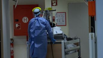Corona: ziekenhuisopnames blijven hoog, maar het aantal besmettingen daalt