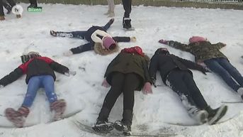 Dolle sneeuwpret op Limburgse speelplaatsen