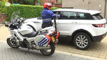 Politie controleert op foutparkeren in fietsstraat in Riemst