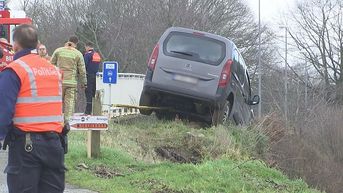 Wagen gaat van de baan en belandt net niet in het kanaal in Lummen