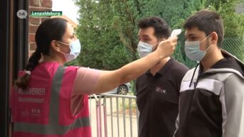 Asielzoekers werken als vrijwilliger in vaccinatiecentrum Leopoldsburg