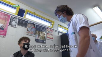Eerste vaccinaties in de klas in Genk