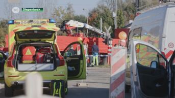 Buurtbewoners reageren verbolgen na dodelijk ongeval met fietser onder vrachtwagen aan spoorovergang in Diepenbeek