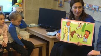 Zuhal Demir stelt boekje over gevoelens voor in kleuterklasje van haar dochter
