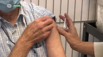In Hasselt krijgen 65-plussers een derde prik samen met vaccintwijfelaars die aanschuiven voor eerste prik