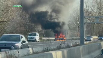 Brandende auto zorgt voor verkeershinder op E313 in Beringen