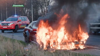 Auto brandt uit in Diepenbeek