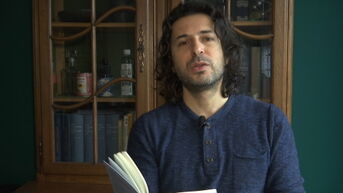 Dichter des vaderlands Mustafa Kör kiest een gedicht voor TV Limburg