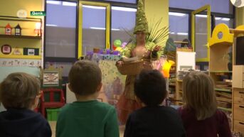 Poëziefee leest gedichten voor in basisschool Genk