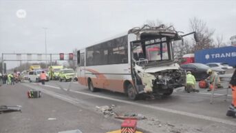 2 zwaargewonden bij ongeval met schoolbus in Lummen
