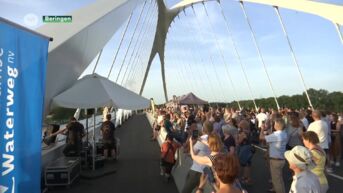 Volksfeest bij opening brug in Tervant