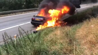 Wagen brandt volledig uit op E313 tussen Hoeselt en Bilzen