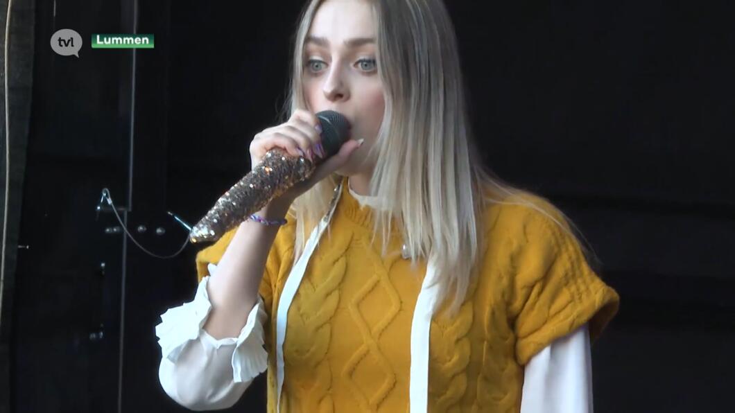 Camille geeft verrassingsoptreden in Lummense school TV Limburg