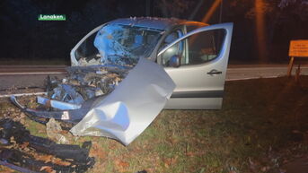 Auto knalt tegen boom in Lanaken