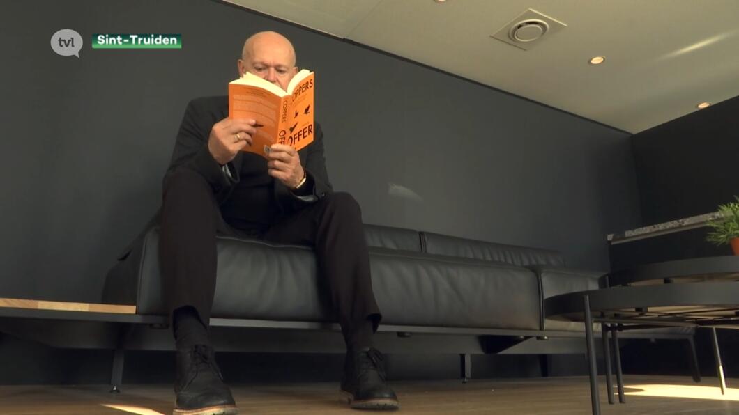Toni Coppers stelt nieuwste boek 'Offer' voor - TV Limburg