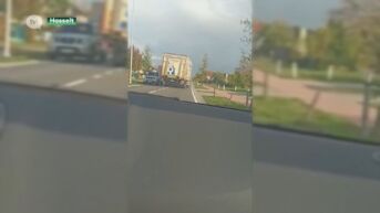DOORLEZER Politie rijdt zwalpende vrachtwagenchauffeur klem in Hamont-Achel