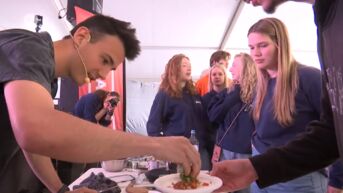 Tv-kok Loïc Van Impe leert studenten koken op kot