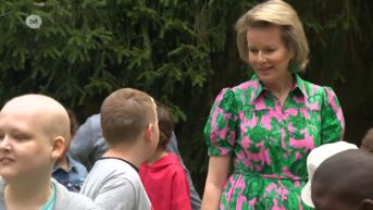 Koningin Mathilde bezoekt zomerkamp voor kinderen met kanker in Pelt