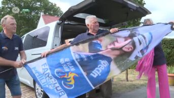 Supporters Jasper Philipsen rijden hem achterna in de Ronde van Frankrijk
