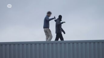 Inbrekers zitten urenlang vast op dak in Genk