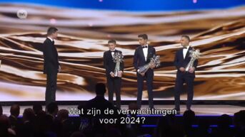Dries Van Langendonck krijgt trofee voor wereldtitel uit handen van Max Verstappen