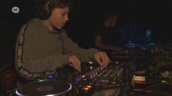 Jongeren volgen dj-kamp in discotheek Versuz