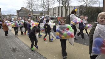 Leerlingen in As zetten krokusvakantie in met carnavalstoet