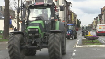 80-tal tractoren protesteert in Hasselt tegen beleid Natuur en Bos