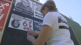 Partij Blanco hangt verkiezingsaffiches ondersteboven uit protest tegen gebrek aan aandacht