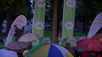 Nigel Williams trotseert de regen op TVL Vertelling in Oudsbergen