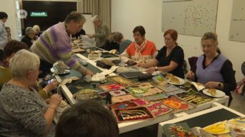 Kunstenaar maakt kunstwerk met borduurwerkjes van 50 Limburgse vrouwen