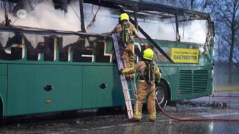 Bus brandt uit op weg naar school in Maaseik en Kinrooi