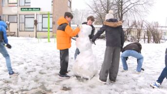 Sneeuw zorgt voor dolle pret in Limburgse scholen