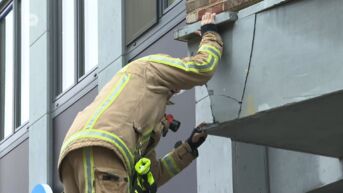 Vrachtwagen botst tegen gebouw in centrum Hasselt