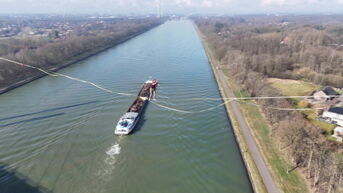 Spectaculaire beelden: snelheidswedstrijd op 60 meter hoogte over de Tuikabelbrug