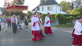 200 geloven houden processie ter ere van paus Franciscus in Zonhoven