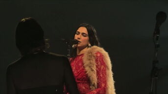 Dua Lipa zingt cover van Axelle Red in Antwerpen