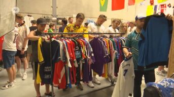 Retro voetbalshirts verkopen als zoete broodjes in Diepenbeek
